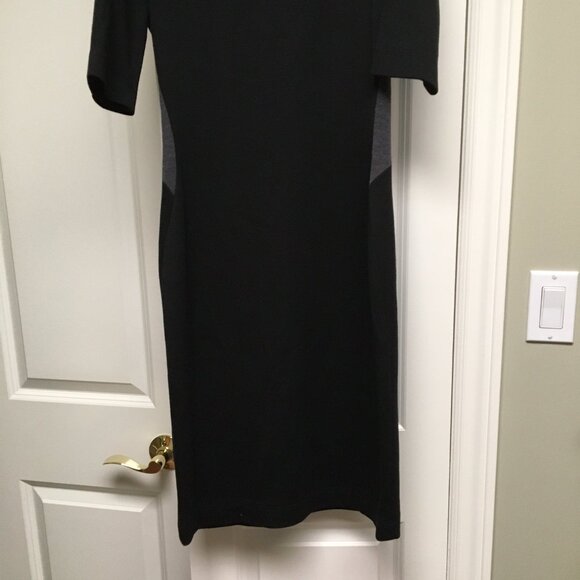 Wool column dress with contrasting inserts, US6 - Picture 2 of 10